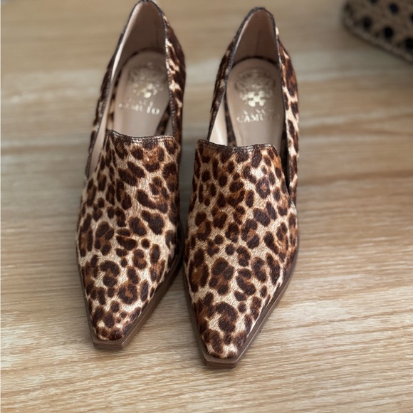 Vince Camuto Leopard Print Cow Fur Leather Women's Shoes - Picture 1 of 5